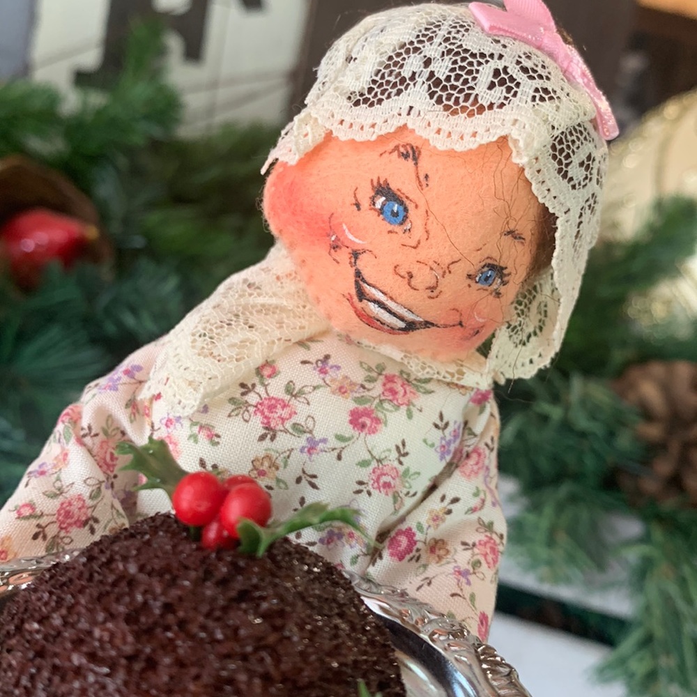 🎁Annalee 10" Dickens Martha Cratchet Plum Pudding Cake with Signed Plaque 1991